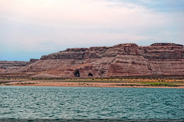 Une petite arche naturelle sur les rives du lac Powell
Lac Powell, Page, Arizona (USA)
Mots-clés: page_az categorielac usa utah arizona