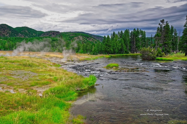 Une rivière au bord des sources thermales de Black Sand basin
Black Sand Basin, parc national de Yellowstone, Wyoming, USA
Mots-clés: yellowstone wyoming usa source_thermale riviere foret_usa