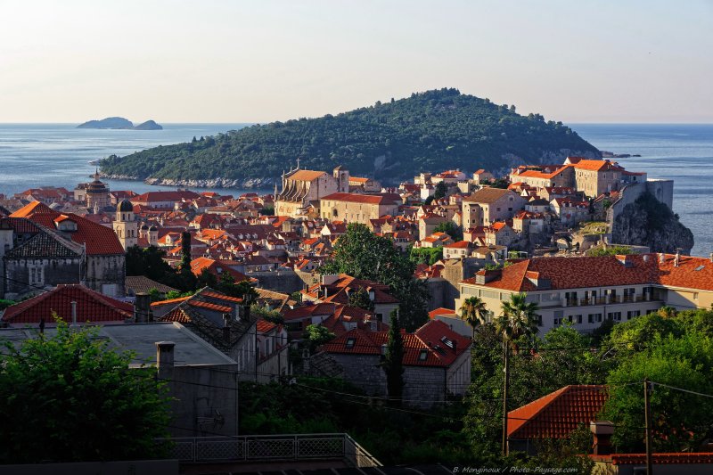 Une vue sur Dubrovnik, Croatie
Une vue sur la vieille ville  prise depuis les hauteurs de de Dubrovnik
