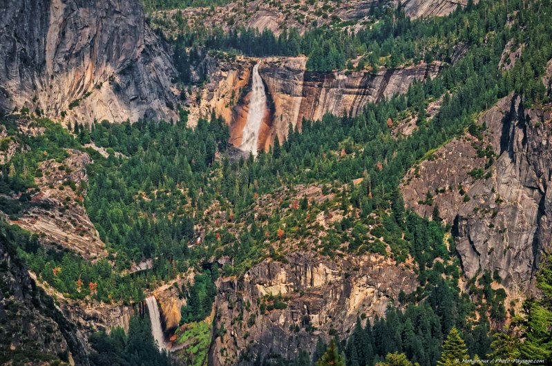 Verna falls et Nevada falls
Vues depuis Glacier Point. 

Parc National de Yosemite, Californie, USA
Mots-clés: yosemite californie usa cascade foret_usa montagne_usa