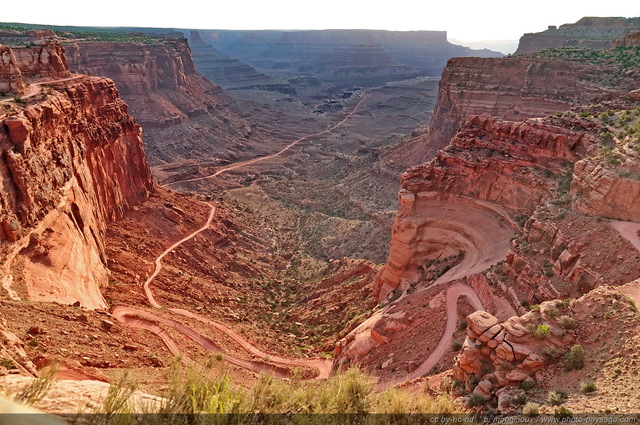 Vue d'ensemble de la piste qui descend au fond du Shafer Canyon, jusqu'au fleuve Colorado
Parc National de Canyonlands, Utah, USA
Mots-clés: canyonlands utah usa desert chemin montagne_usa