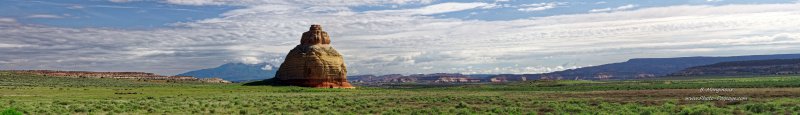 Vue panoramique de Church Rock, un rocher solitaire au sud de Moab 
Moab, Utah, USA
Mots-clés: moab utah usa photo_panoramique campagne_usa