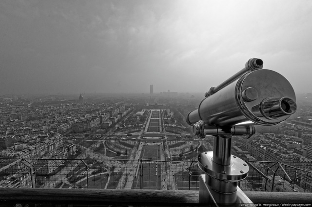 Vue sur le Champs de Mars depuis la Tour Eiffel
Paris, France
Mots-clés: noir_et_blanc paris les_plus_belles_images_de_ville regle_des_tiers