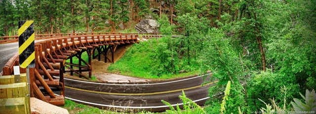 Vue sur un pont en spirale sur l'Iron Mountain road 
US route 16A, Dakota du Sud, USA
Mots-clés: route Dakota_du_sud pont photo_panoramique