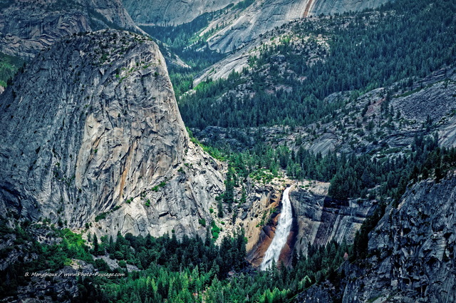 Yosemite   la cascade de Nevada falls
Photographiée depuis Glacier Point.

Parc National de Yosemite, Californie, USA
Mots-clés: californie yosemite usa montagne_usa