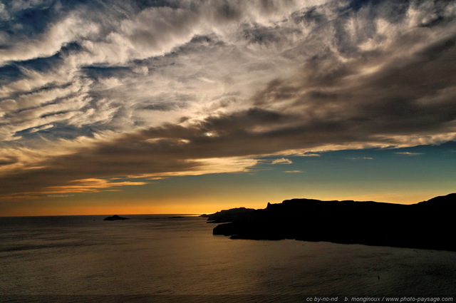 Ciel de Provence au-dessus des calanques
Photo prise depuis les hauteurs de Cap Canaille.
Mots-clés: ciel nuage provence cap-canaille parc_national_des_calanques