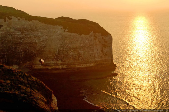 Soleil couchant sur la pointe de la Courtine
Étretat, Haute Normandie
Mots-clés: etretat normandie littoral falaise mer contre-jour coucher_de_soleil coucher_de_soleil