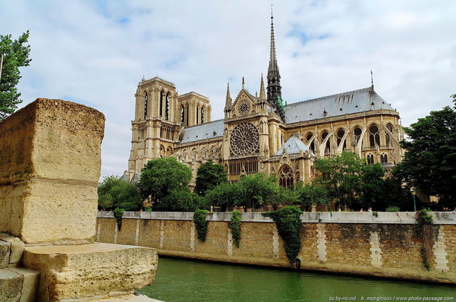 La cathédrale Notre Dame de Paris depuis les quais
Vue depuis les quais rive gauche.
Mots-clés: paris la_seine notre-dame-de-paris notre_dame_de_paris fleuve