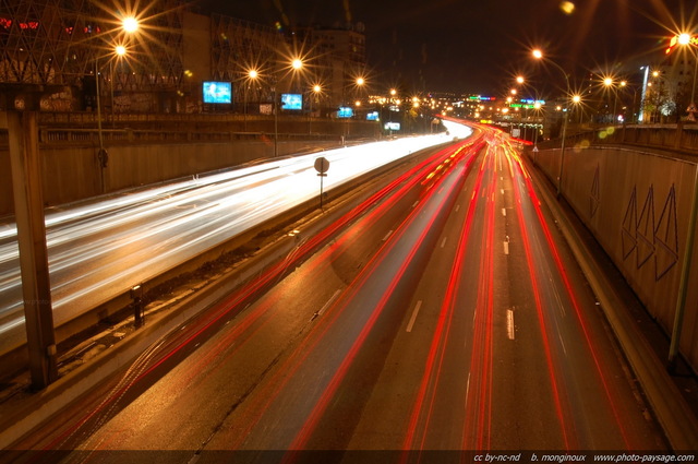 Le boulevard périphérique Parisien photographié la nuit
Paris, France
Mots-clés: paris_by_night paris peripherique nuit route paysage_urbain trainees_lumineuses