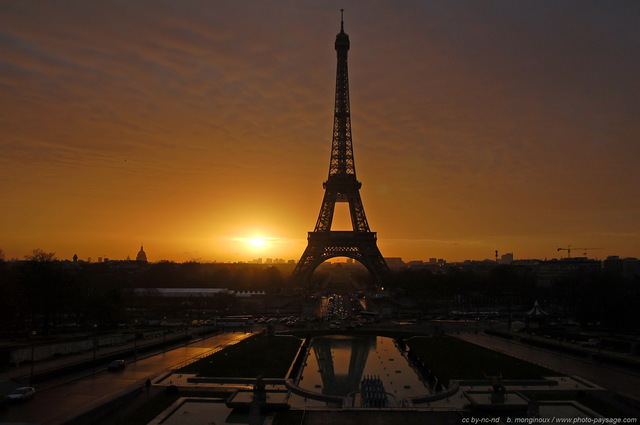 Reflets d'aurore
Lever de soleil derrière la Tour Eiffel
Mots-clés: tour_eiffel lever_de_soleil aurore aube paris reflets monument point-du-jour trocadero matin paris_by_night