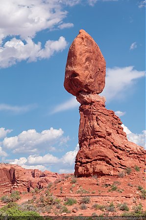 Au-pied-de-Balanced-Rock.jpg