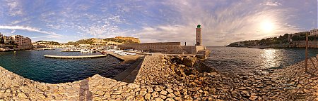 Cassis-vue-panoramique-du-port-et-du-phare.jpg