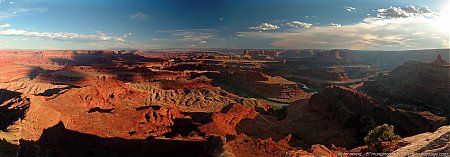 Dead-Horse-Point-State-Park-le-fleuve-Colorado-a-perte-de-vue.jpg