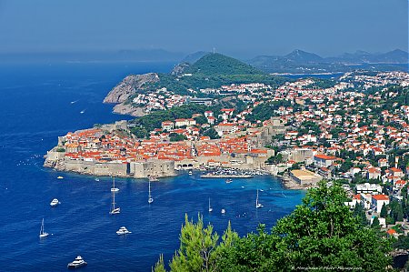 Dubrovnik-au-bord-de-la-mer-Adriatique.jpg