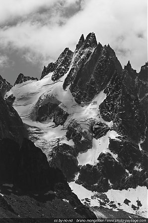 Nom du fichier=Glaciers_et_neiges_eternelles.jpg
Taille du fichier=518Ko
Dimensions : 1063x1600
Ajouté le : 18 Juillet 2012 Glaciers_et_neiges_eternelles.jpg