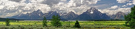 Grand-Teton-vue-panoramique-des-montagnes-et-des-prairies---Wyoming---USA.jpg