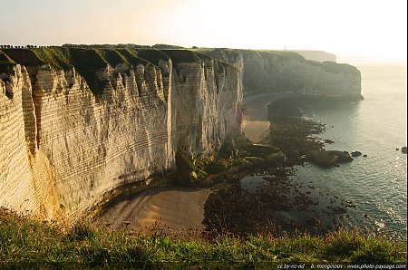 Halo-de-lumiere-sur-les-falaises-d-Etretat.jpg