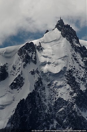 L_Aiguille_du_Midi.jpg