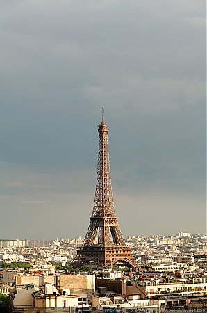 La-Tour-Eiffel-et-les-toits-de-Paris.jpg