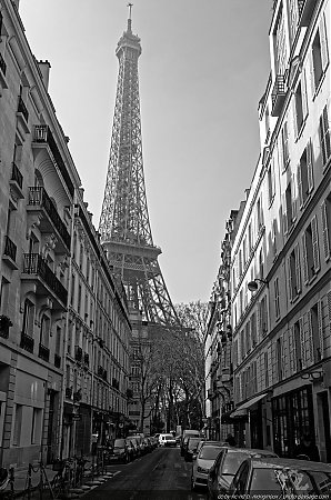 La-Tour-Eiffel-vue-depuis-le-quartier-environnant.jpg