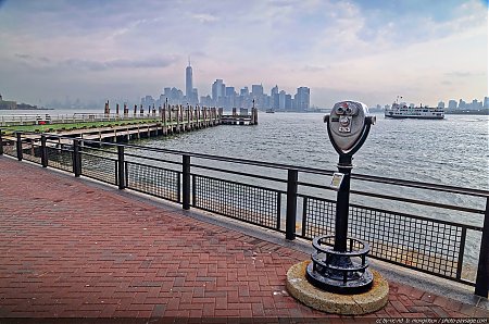 La-baie-de-New-York-vue-depuis-Liberty-Island.jpg