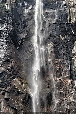 La-chute-de-Bridalveil.jpg