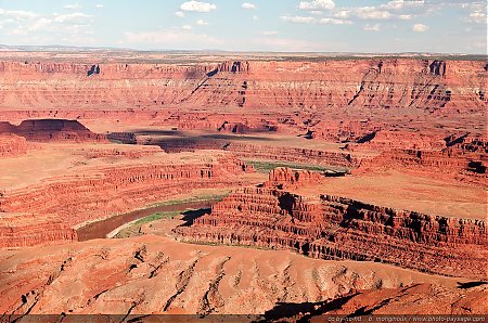 Le-canyon-creuse-par-le-fleuve-Colorado.jpg