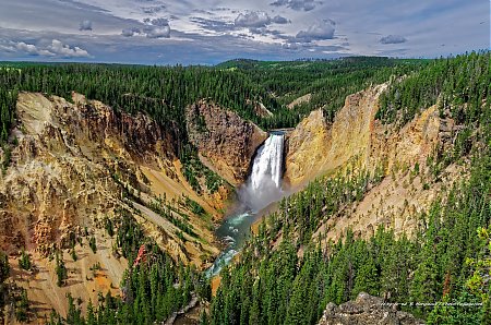 Le-grand-canyon-de-Yellowstone-et-les-lower-falls.jpg