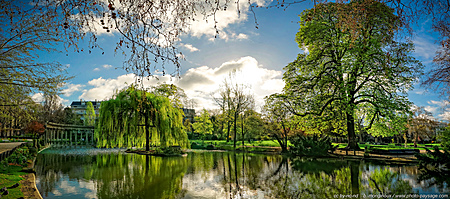 Le_Parc_Monceau-vue_panoramique-du-lac-et-de-la-colonnade.jpg