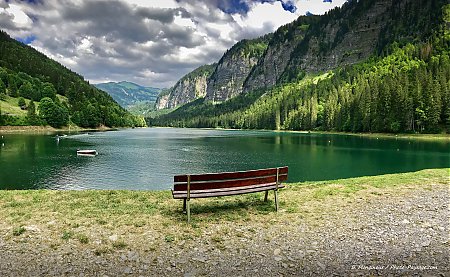 Le_lac_de_Montriond~0.jpg