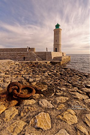 Le_phare_du_port_de_Cassis.jpg