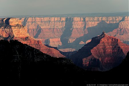 Les-falaises-de-la-rive-Sud-du-Grand-Canyon.jpg