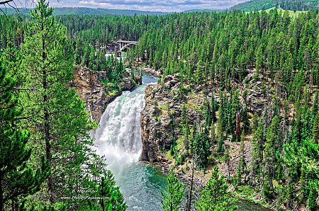 Les-upper-falls2C-Yellowstone.jpg