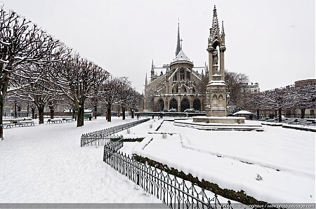 Notre-Dame-de-Paris-recouverte-de-neige.jpg