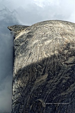 Perches-au-sommet-du-Half-Dome.jpg