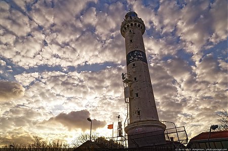 Phare_sur_la_pointe_du_Serail_-01.jpg