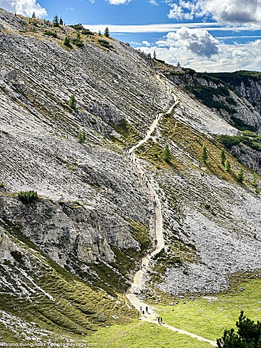 Nom du fichier=Randonnee-autour-trois-cimes-Lavaredo-IMG_7024.jpeg
Taille du fichier=6343Ko
Dimensions : 3024x4032
Ajouté le : 14 Septembre 2025