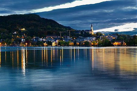 Reflets_au_crepuscule_sur_le_lac_d_Annecy.JPG