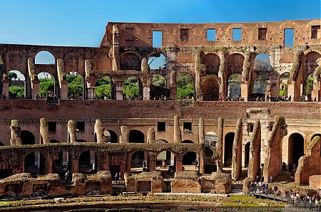 Rome---les-gradins-du-Colisee.jpg