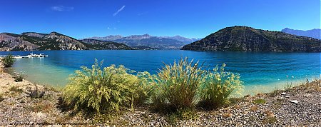 Sur-la-rive-du-lac-de-Serre-Poncon.JPG