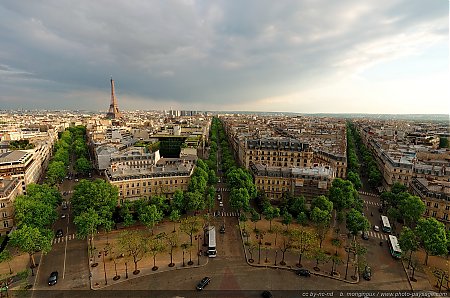 Tour-Eiffel-avenue-d_Iena--avenue-Kleber-et-avenue-Victor-Hugo.jpg