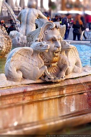 Un-detail-de-la-fontaine-du-Maure---Place-Navone---Rome.jpg