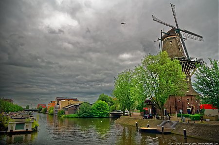 Un-moulin-a-vent-a-Amsterdam.jpg
