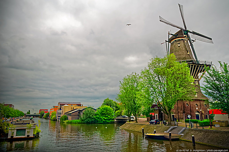 Un-moulin-a-vent-a-Amsterdam.jpg