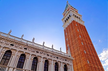 Venise_-_sur_la_place_Saint_Marc_-02.jpg