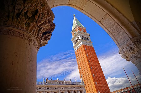 Venise_-_sur_la_place_Saint_Marc_-03.jpg