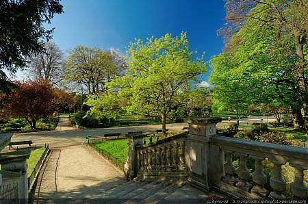 Vue-depuis-le-pont-du-Parc-Monceau.jpg