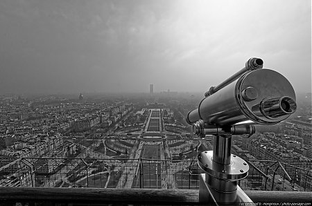 Vue-sur-le-Champs-de-Mars-depuis-la-Tour-Eiffel.jpg