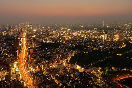 autoroute_suspendue_nuit_phares_voitures-buildings-Tokyo.jpg