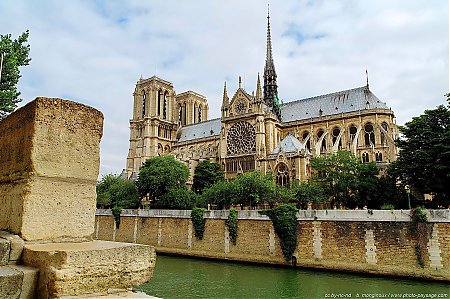 notre-dame-vue-depuis-les-quais-2.jpg